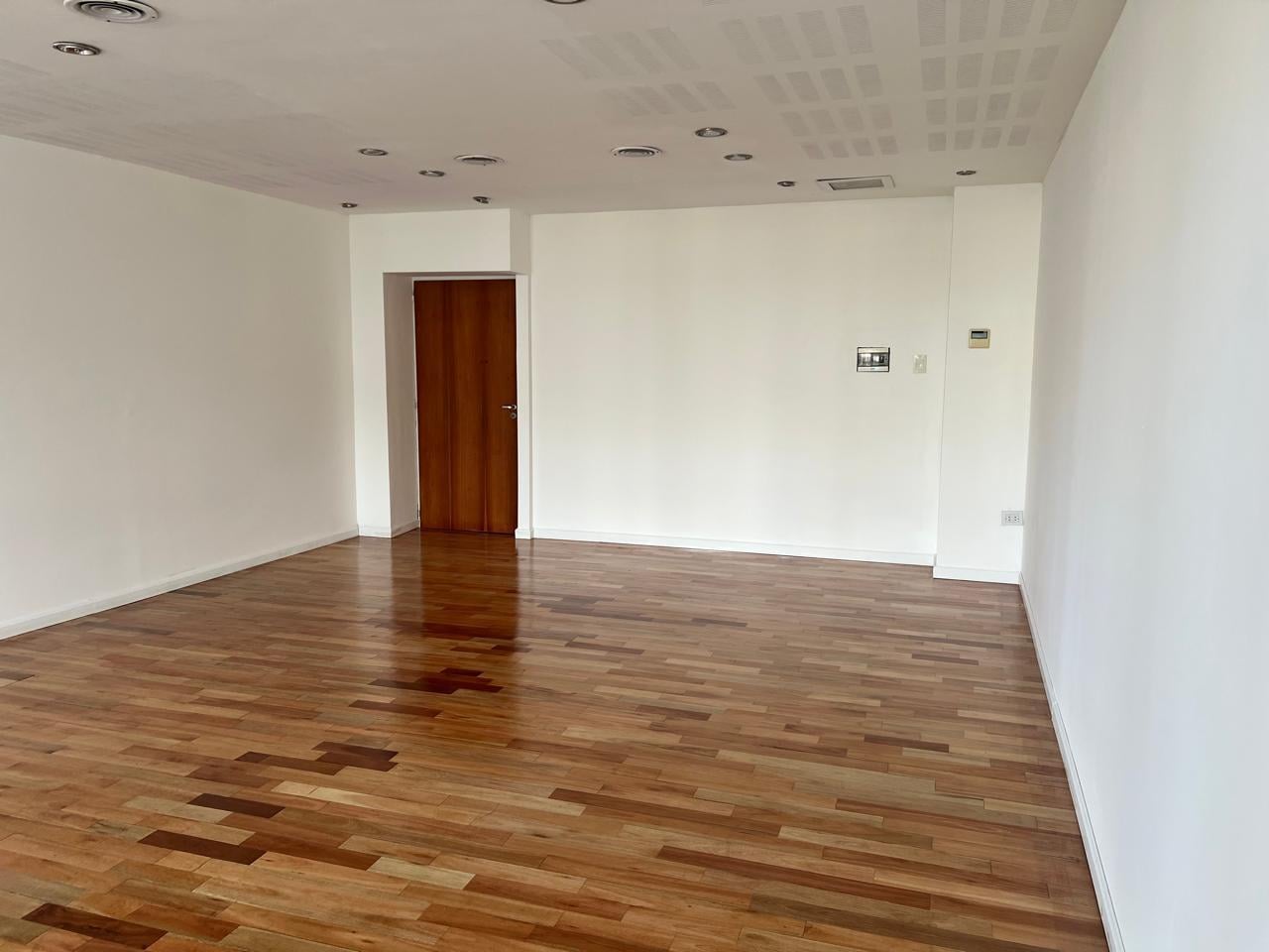 Foto de VENTA/ PERMUTA OFICINA EN FISHERTON PLAZA, imagen 1
