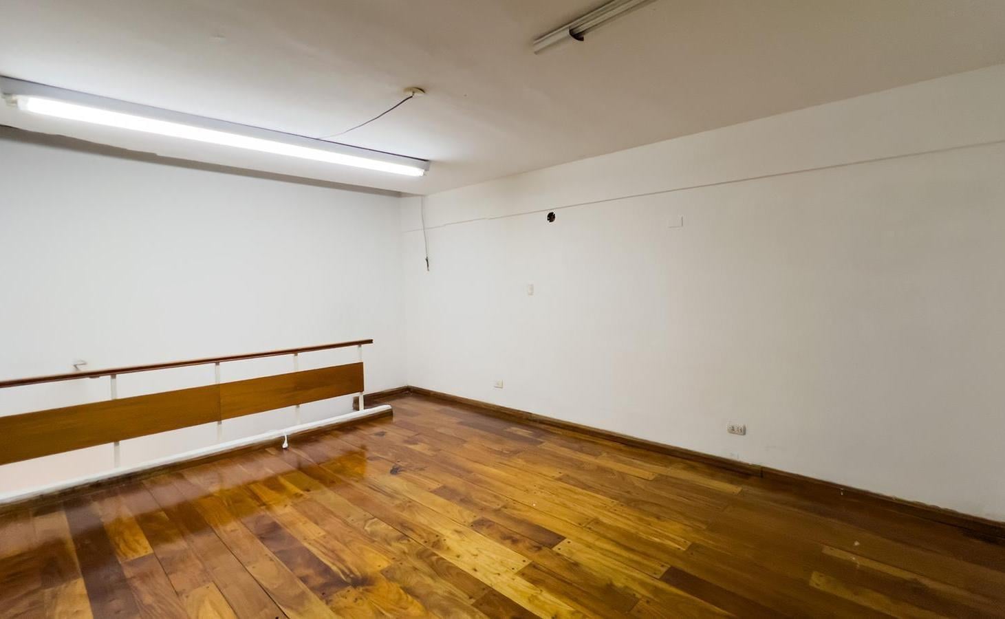 Foto de VENTA/PERMUTA: VENTA – Amplio local comercial en dos plantas unidad, imagen 4