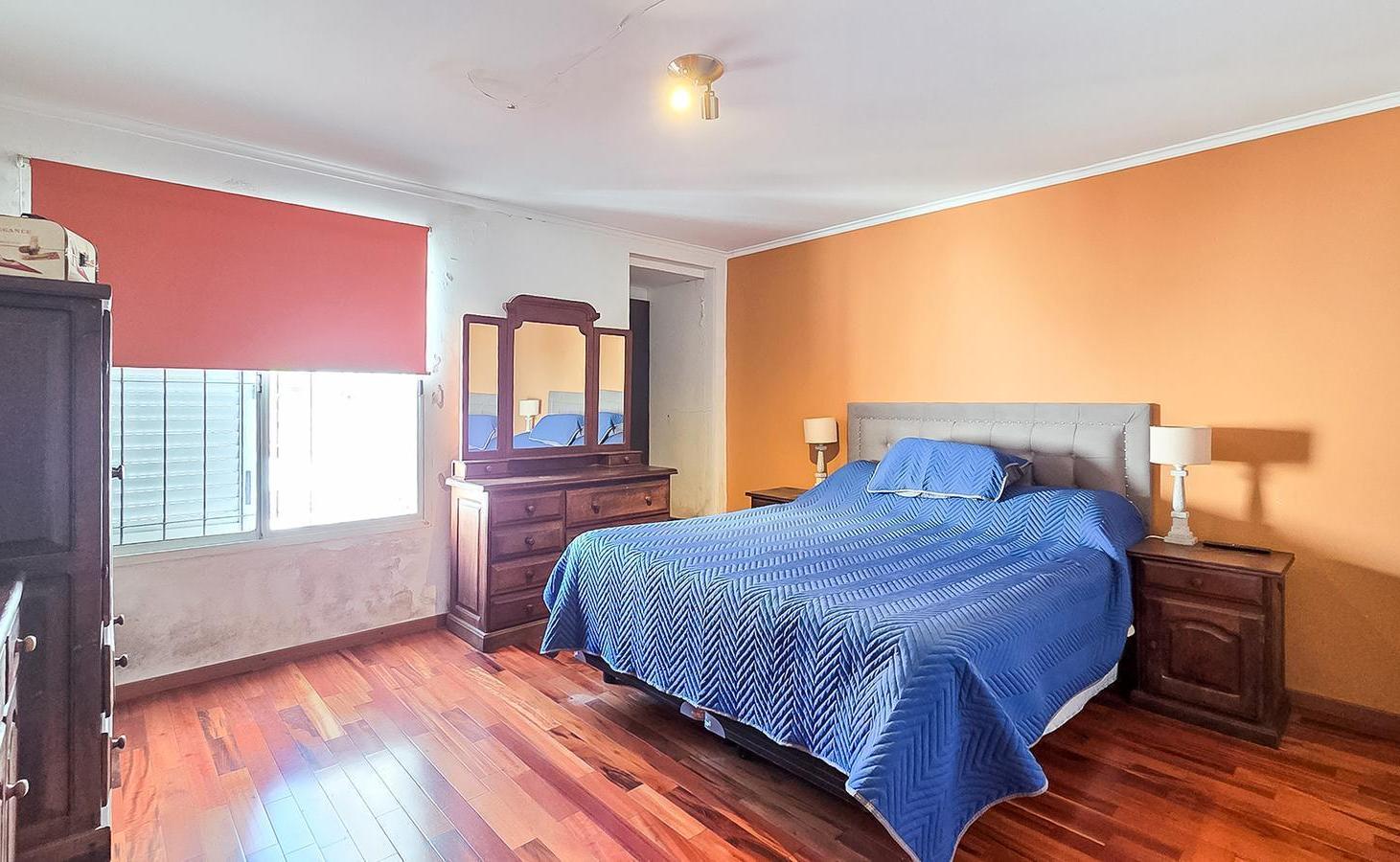 Foto de VENTA/PERMUTA - Casa al frente de 4 dormitorios, cochera, patio y, imagen 5