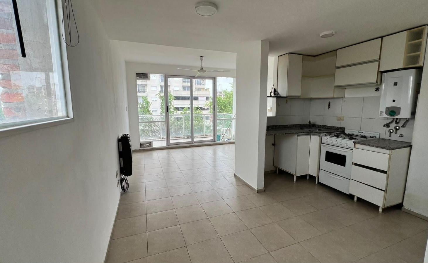 Foto de VENTA - Departamento de 1 dormitorio con balcón al frente - Echesortu, imagen 2