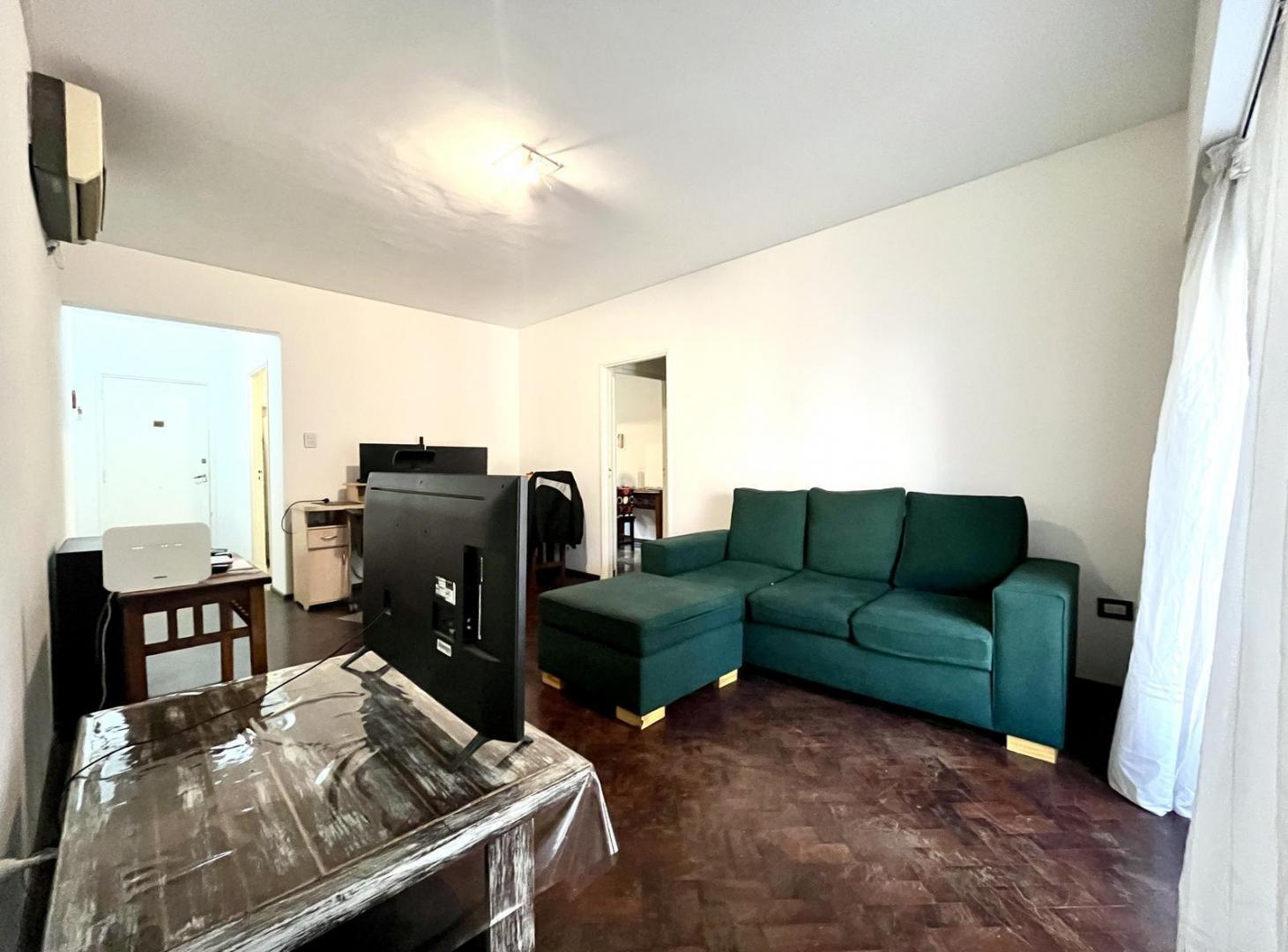 Foto de VENTA/PERMUTA: Departamento semipiso de 2 Dormitorios con Balcón, imagen 2