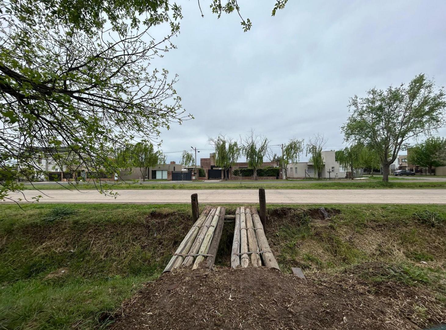 Foto de VENTA / PERMUTA – Terreno con casa de 2 dormitorios y pileta, imagen 4