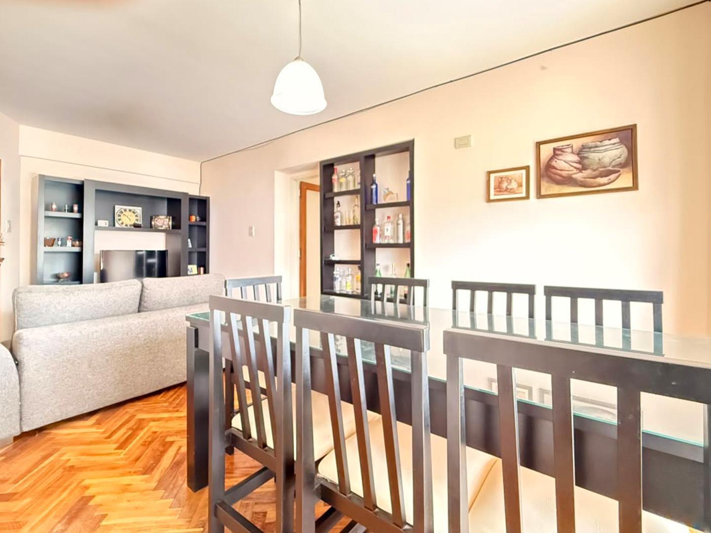 Foto de VENTA/ PERMUTA- Departamento de 3 dormitorios con balcones sobre Bv, imagen 2