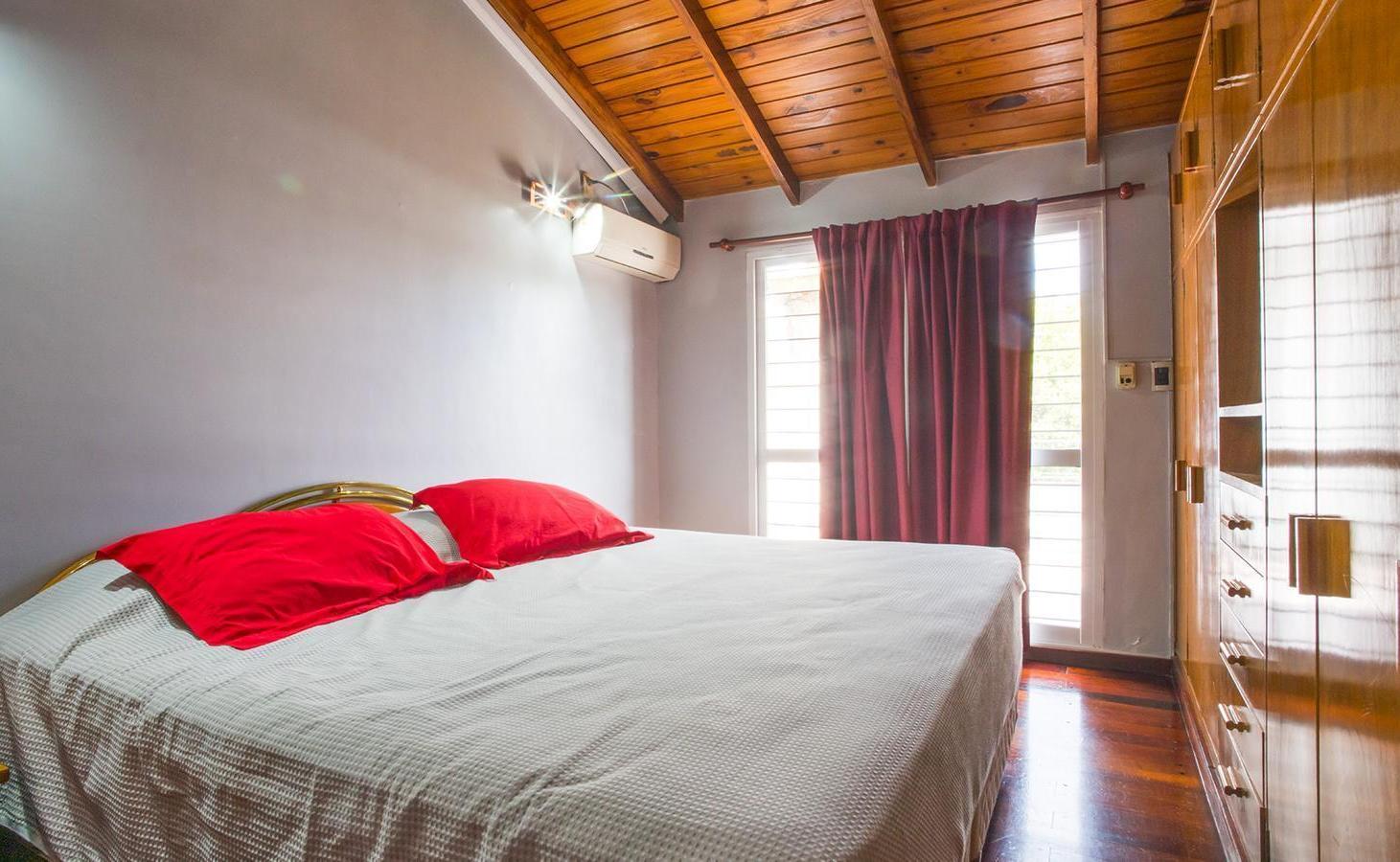 Foto de VENTA/PERMUTA: Casa al frente 2 dormitorios, cochera y patio. APTA, imagen 5
