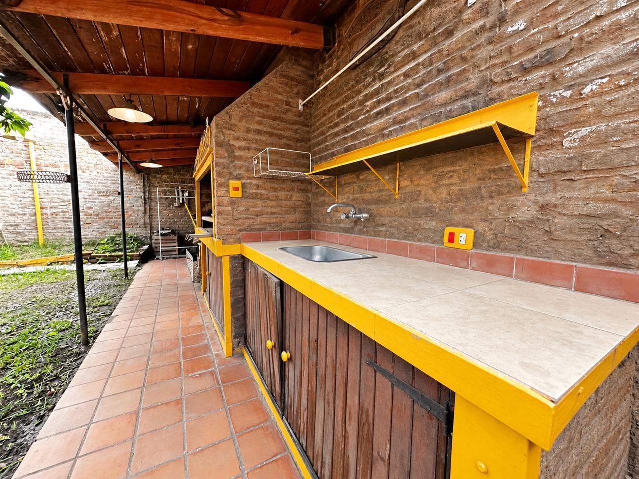 Foto de VENTA / PERMUTA Casa con patio y cochera. Villa Gdor Gálvez, imagen 3