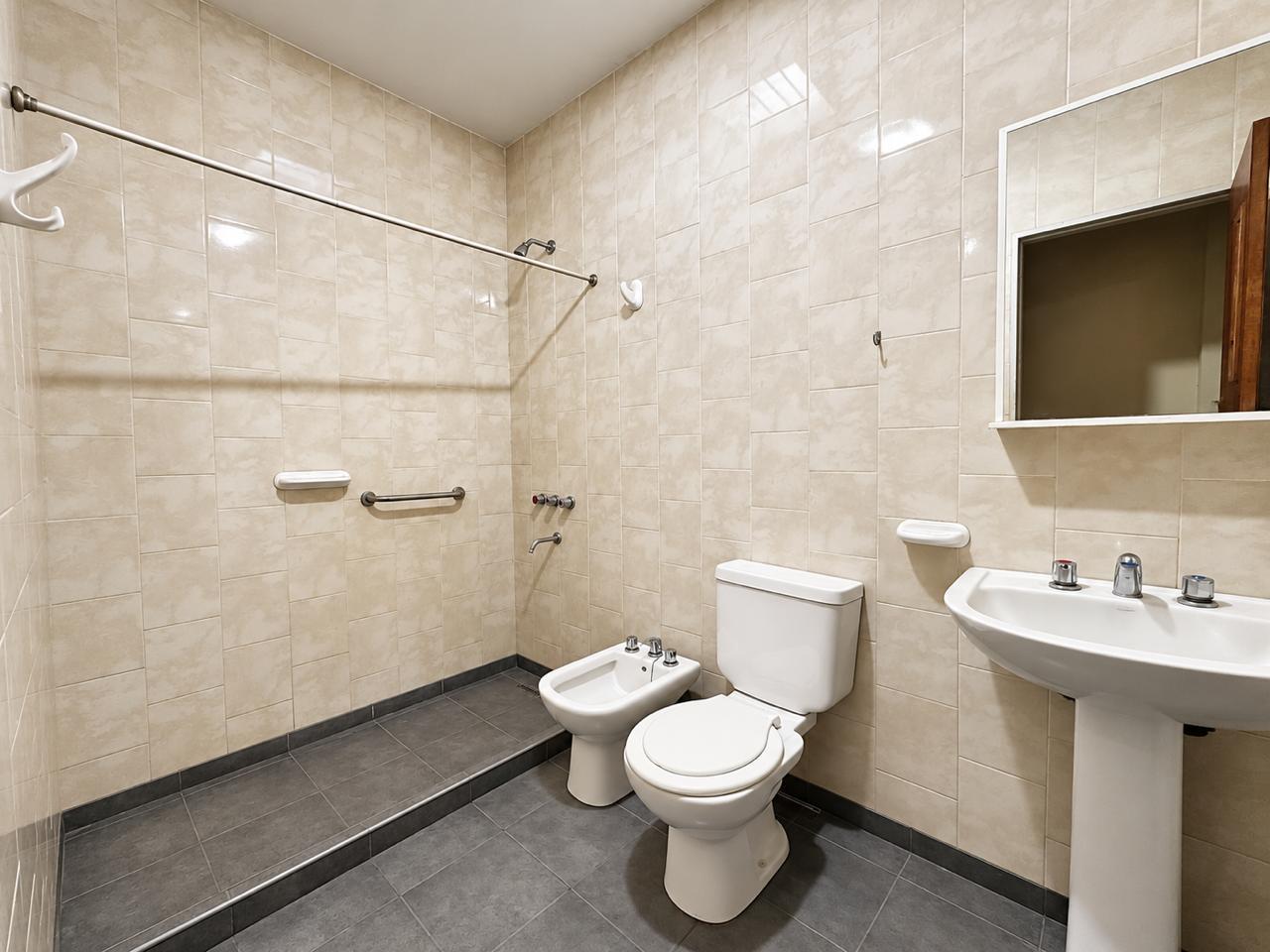Foto de VENTA / PERMUTA Casa con patio y cochera. Villa Gdor Gálvez, imagen 4