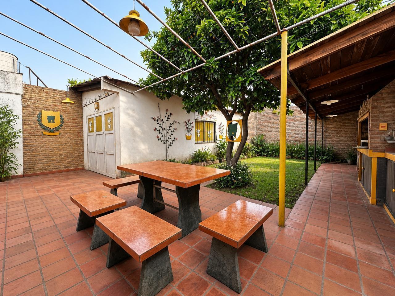 Foto de VENTA / PERMUTA Casa con patio y cochera. Villa Gdor Gálvez, imagen 2