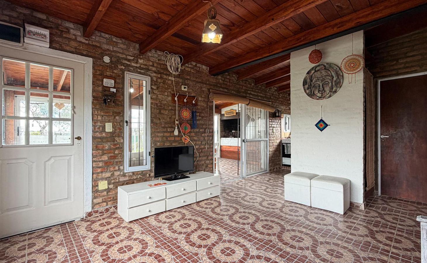 Foto de VENTA/PERMUTA - Casa de 1 dormitorio, quincho, pileta, Tierra de Sueños, imagen 3