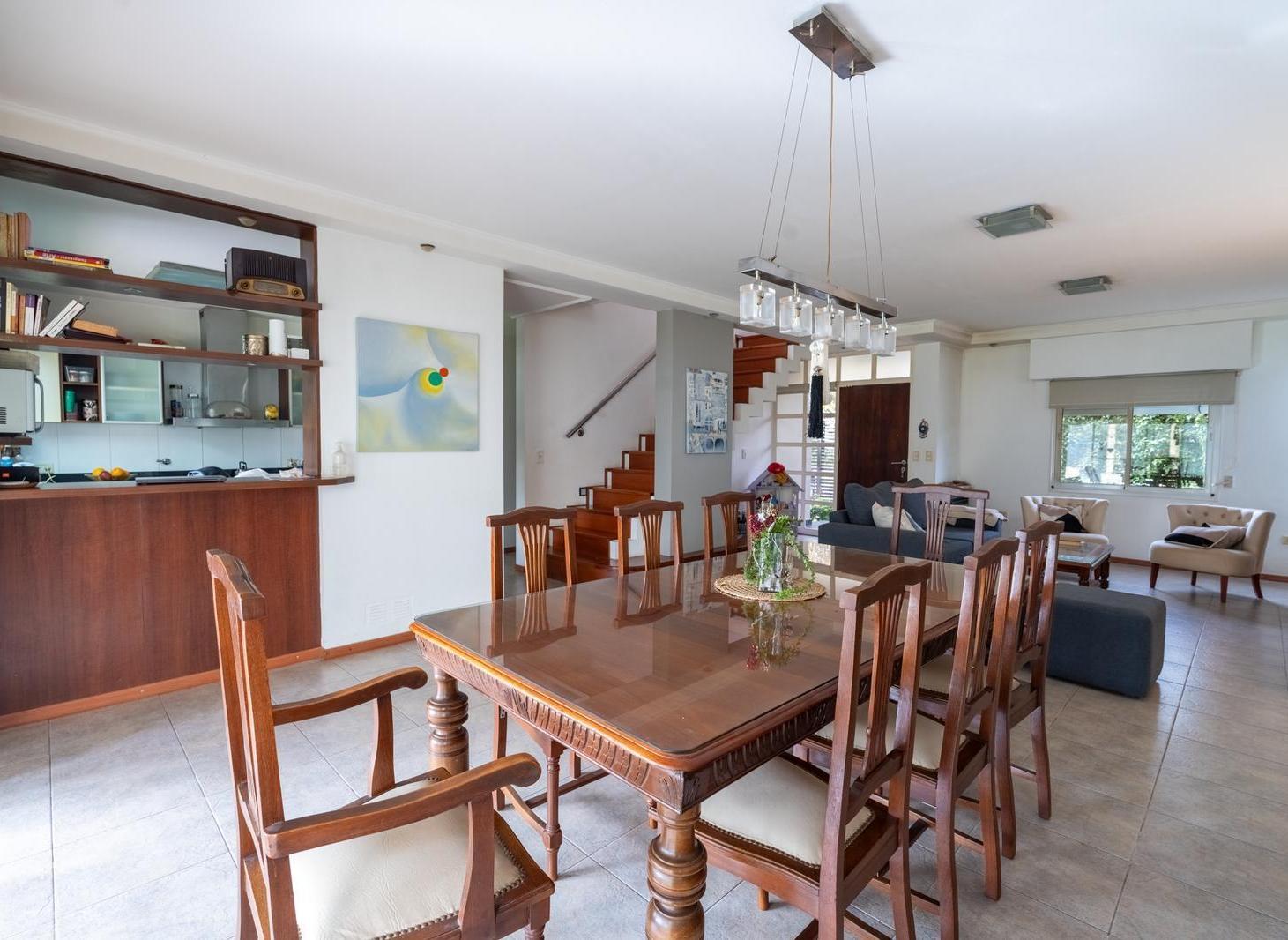 Foto de VENTA - Casa de 4 dormitorios con pileta. Funes, imagen 5