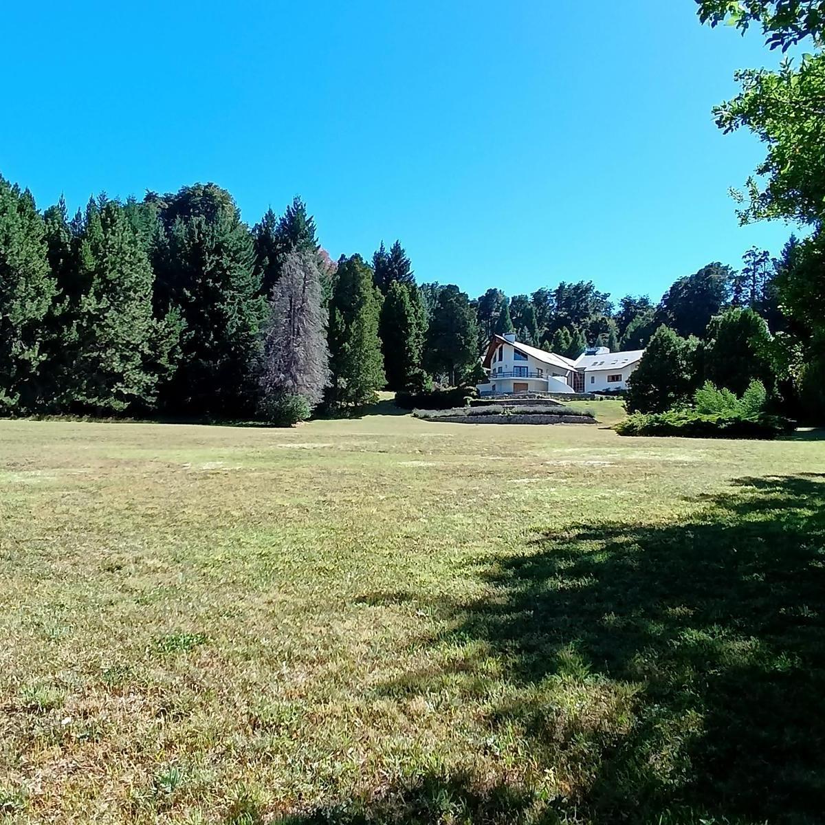 Impresionante Casa en Venta en Bariloche, con Costa Sobre El Lago Moreno 2