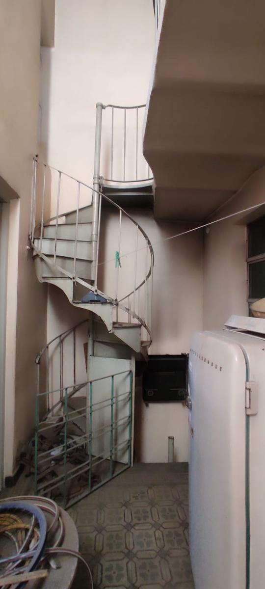 Terreno en Venta con Edificio de 2 Pisos, Patrimonio, Aptitud Para 12 Pisos 3