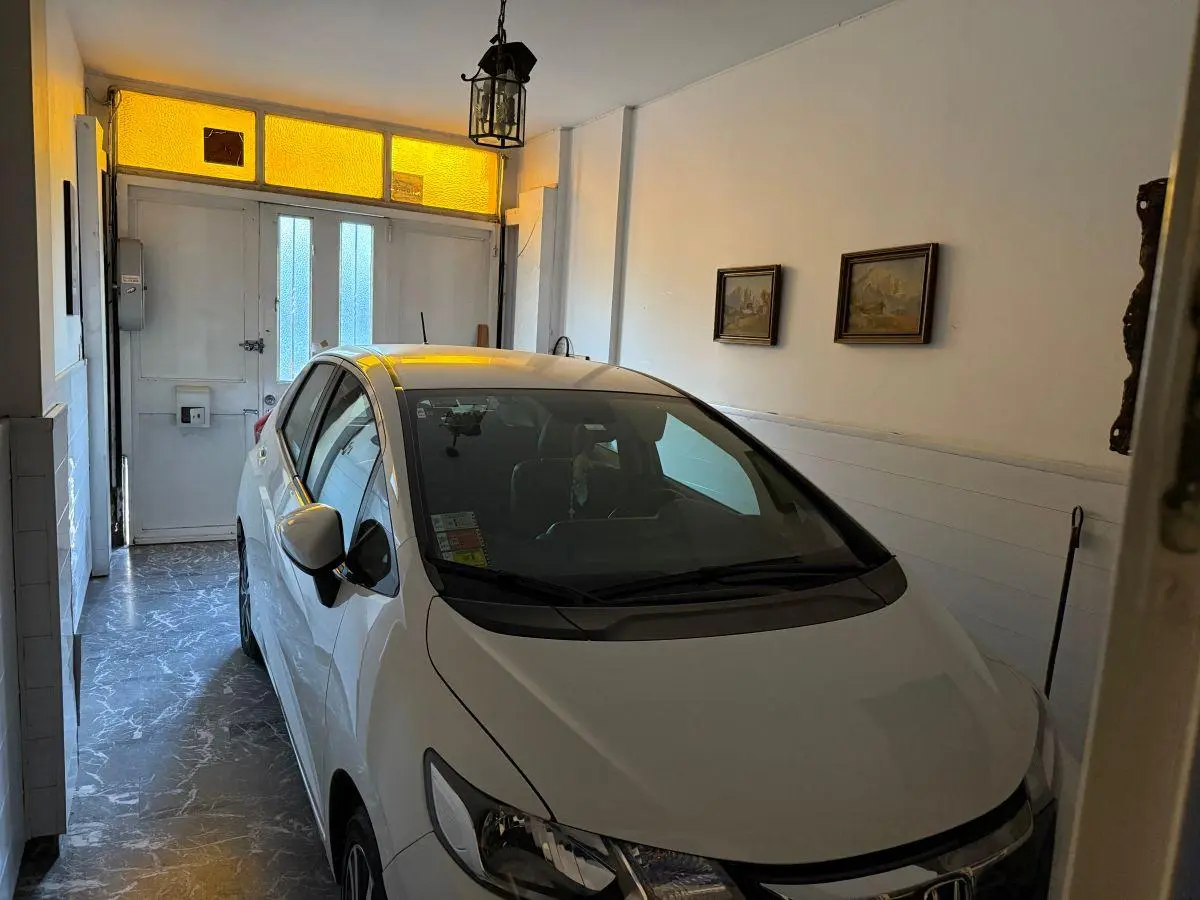 CASA( P.H) EN P.A CON ESCALERA AUTOMATIZADA Y GARAGE EN P.B -ESCUCHA OFERTA 2