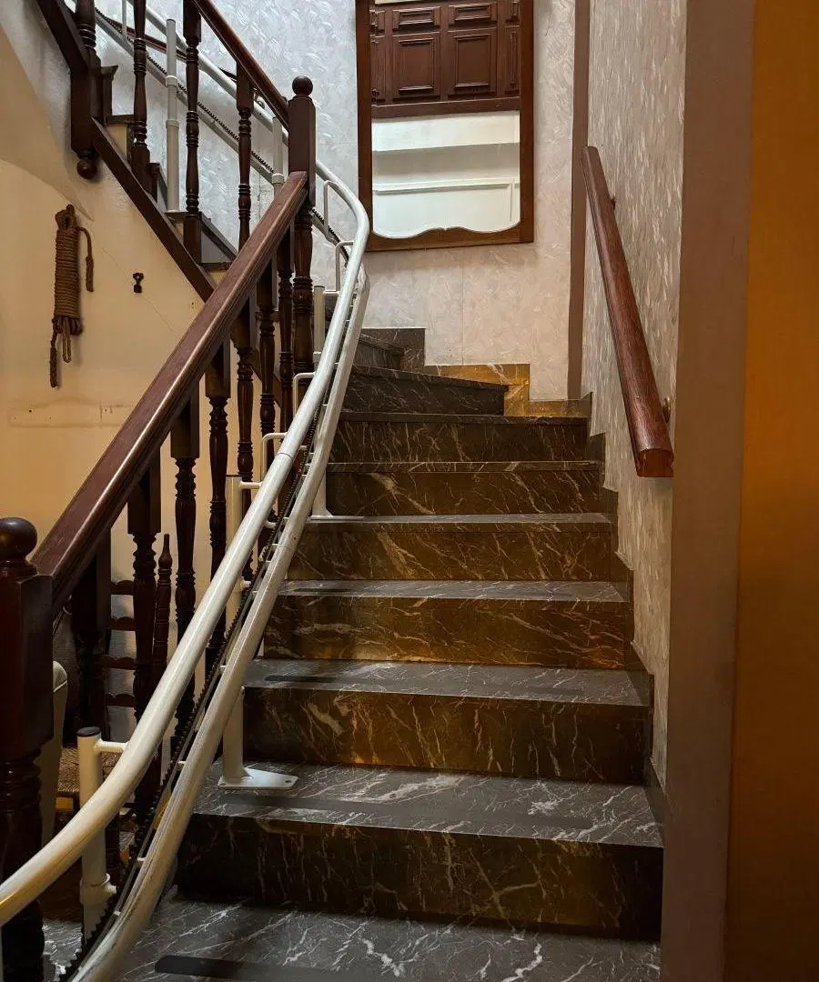PISO UNICO AL FRENTE DE 3 DORMITORIOS + ESCRITORIO Y COCHERA 1