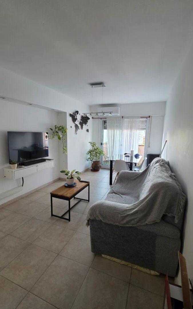 Foto de DEPARTAMENTO EN VENTA DE 2 DORMITORIOS AL FRENTE CON BALCON, imagen 1