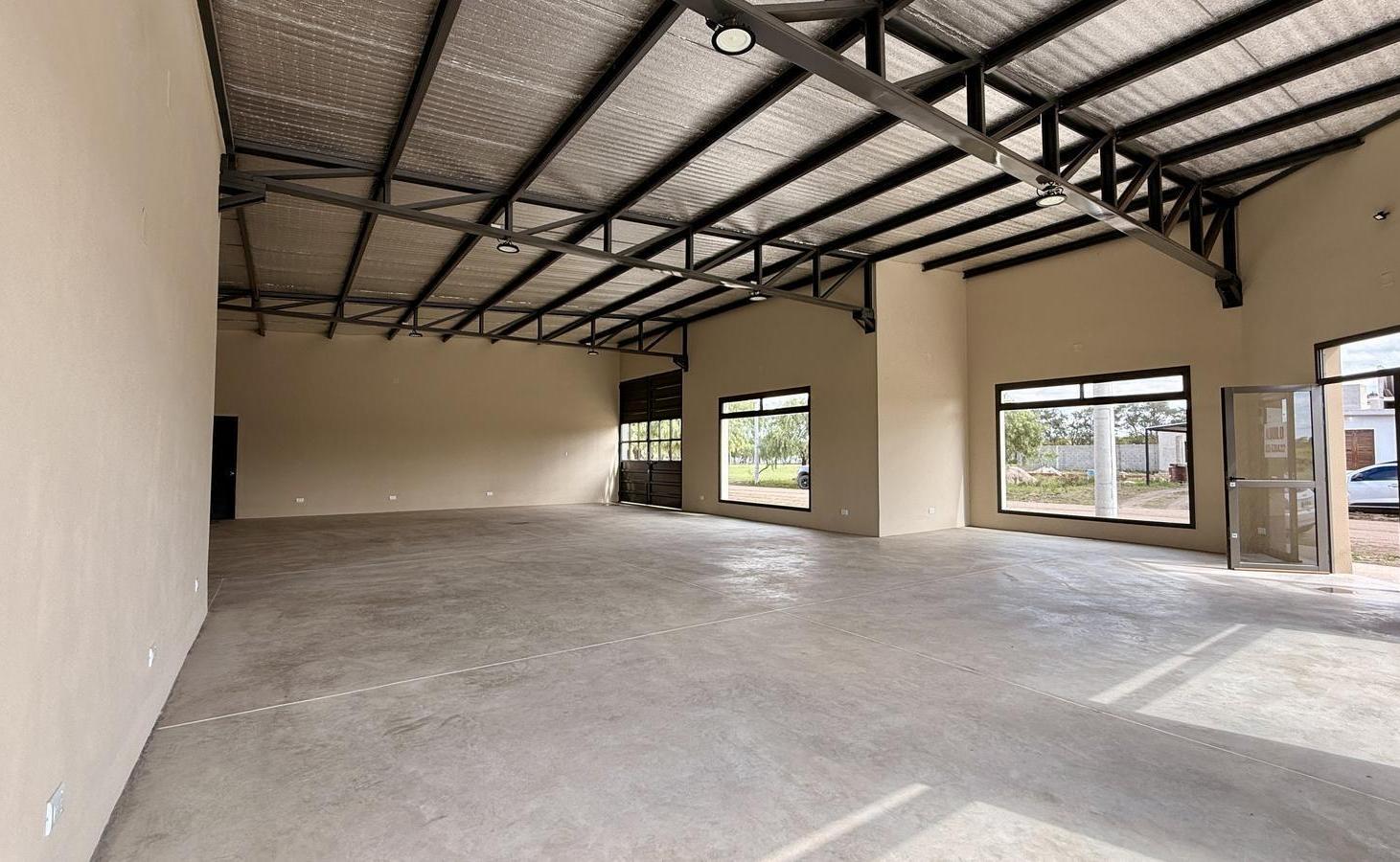 Foto de Local comercial en alquiler en esquina con cocina y dos baños – Colonia, imagen 4