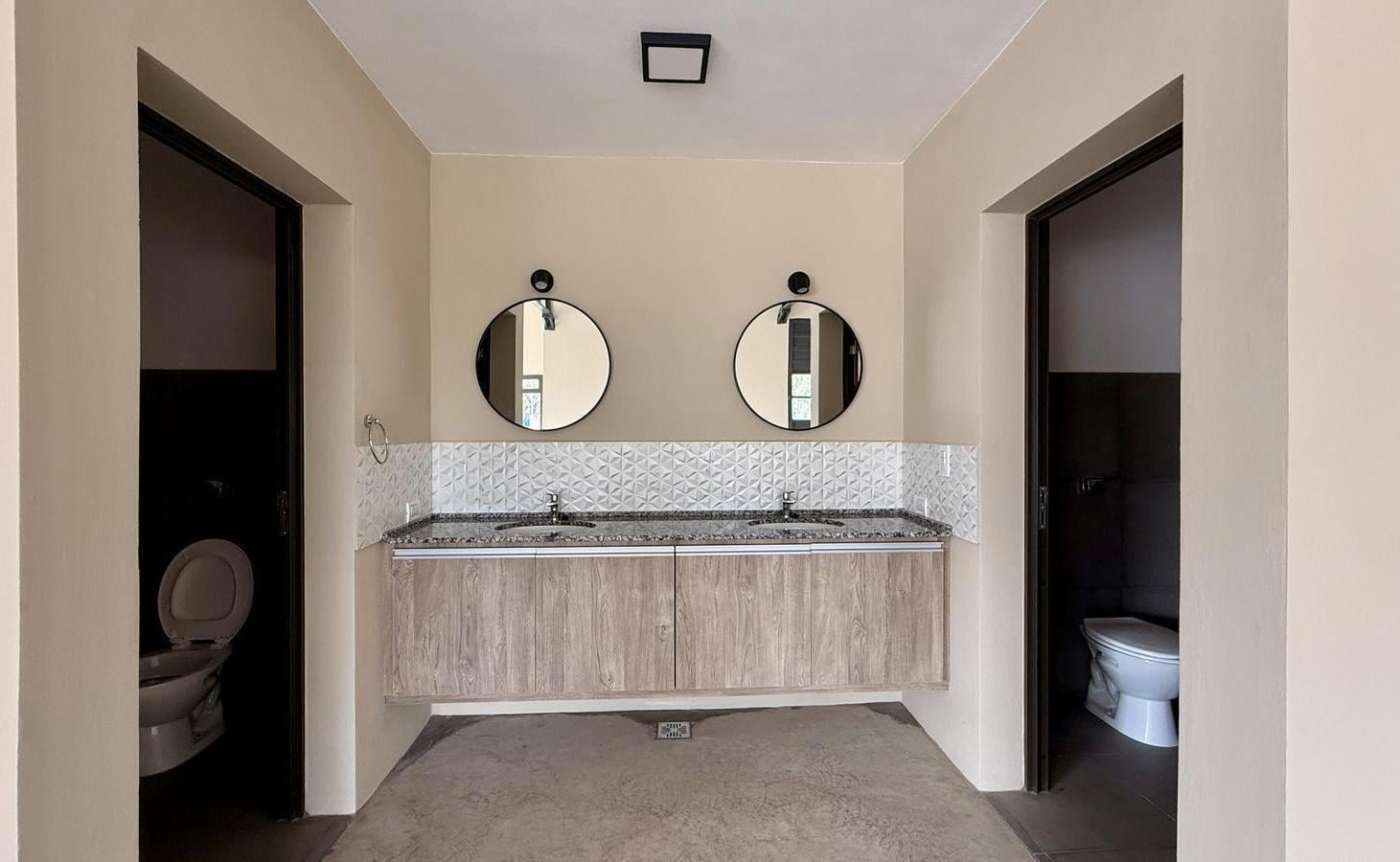 Foto de Local comercial en alquiler en esquina con cocina y dos baños – Colonia, imagen 5