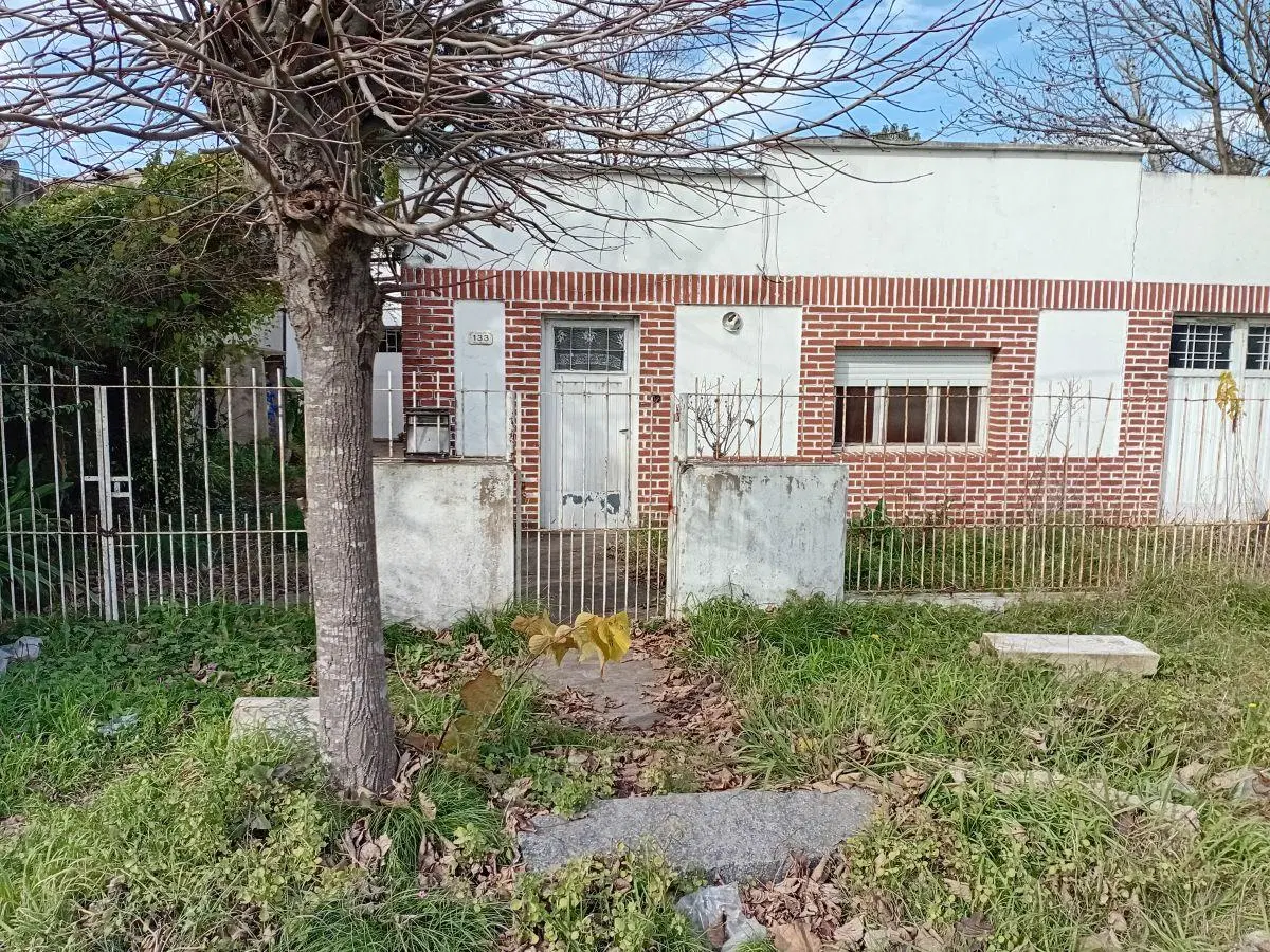 Casa de 600 m² con 2 dormitorios en venta en Villa Elvira 2