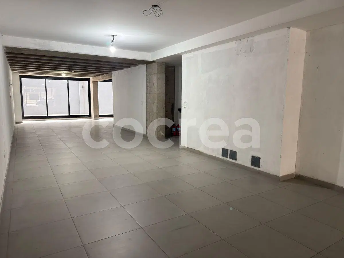 Amplio local comercial de 175 m² con patio y subsuelo con diseño contemporáneo 2