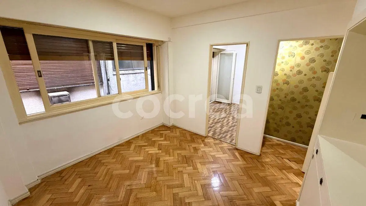 Amplio 4 Ambientes con Cochera en Av. Santa Fe - Oportunidad consultorio o uso profesional 5