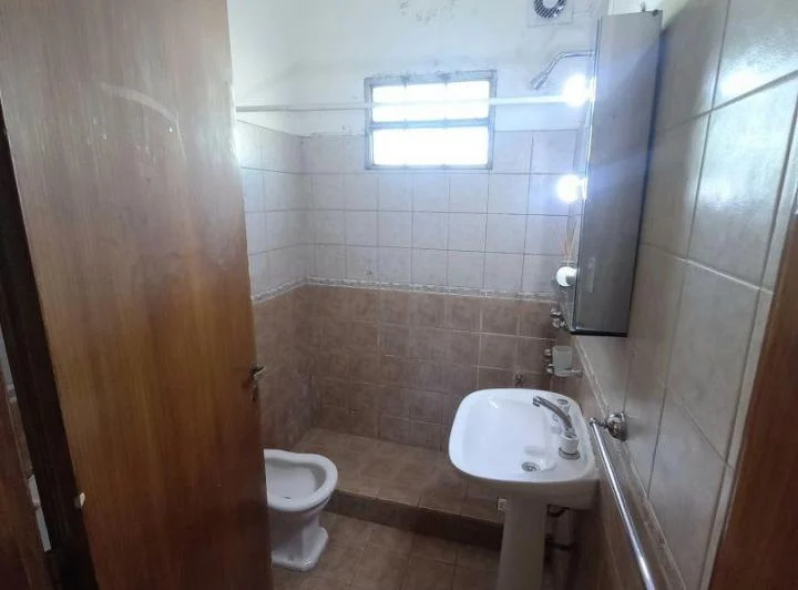 AMPLIO DEPARTAMENTO DE 4 AMBIENTES BALCON EN PISO. MUNRO. EXC. ZONA 1