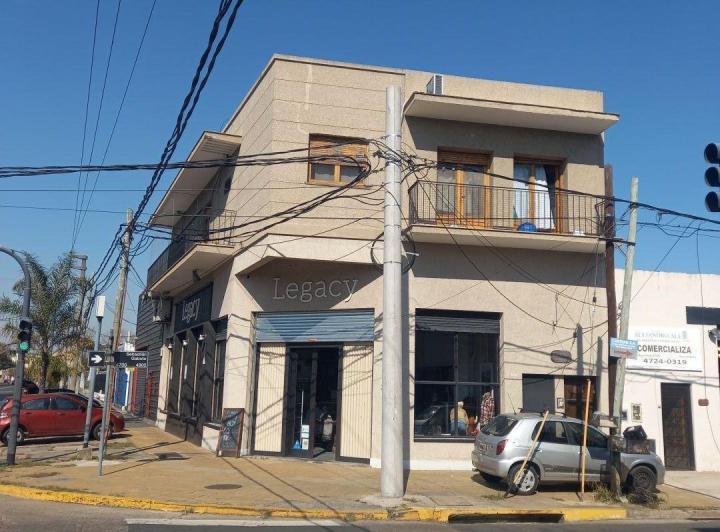 AMPLIO DEPARTAMENTO DE 4 AMBIENTES BALCON EN PISO. MUNRO. EXC. ZONA 2