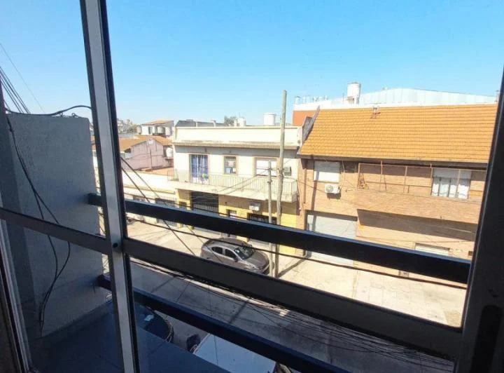 ALQUILER DEPTO 2 AMBIENTES CON COCINA INTEGRADA y BALCON A LA CALLE. PURA LUZ 3