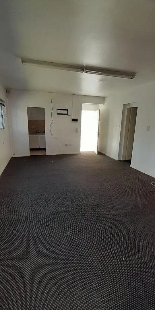 Alquiler oficina comercial de 50 m2 cubiertos en Ramos Mejia 2