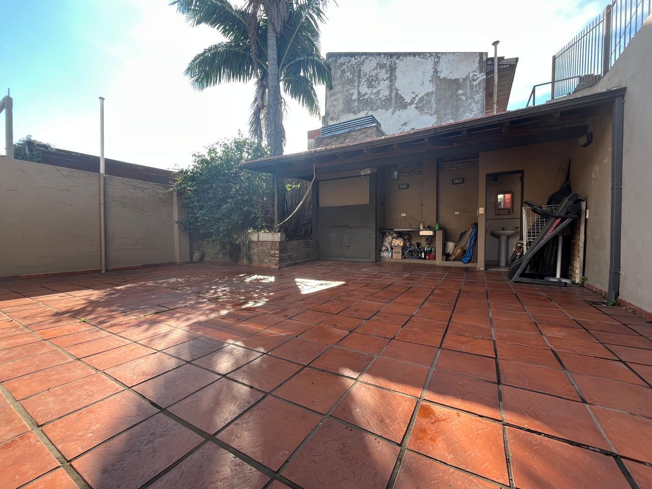 Casa 3 ambientes en venta| COCHERA CUBIERTA| PATIO Y TERRAZA| Villa Domínico