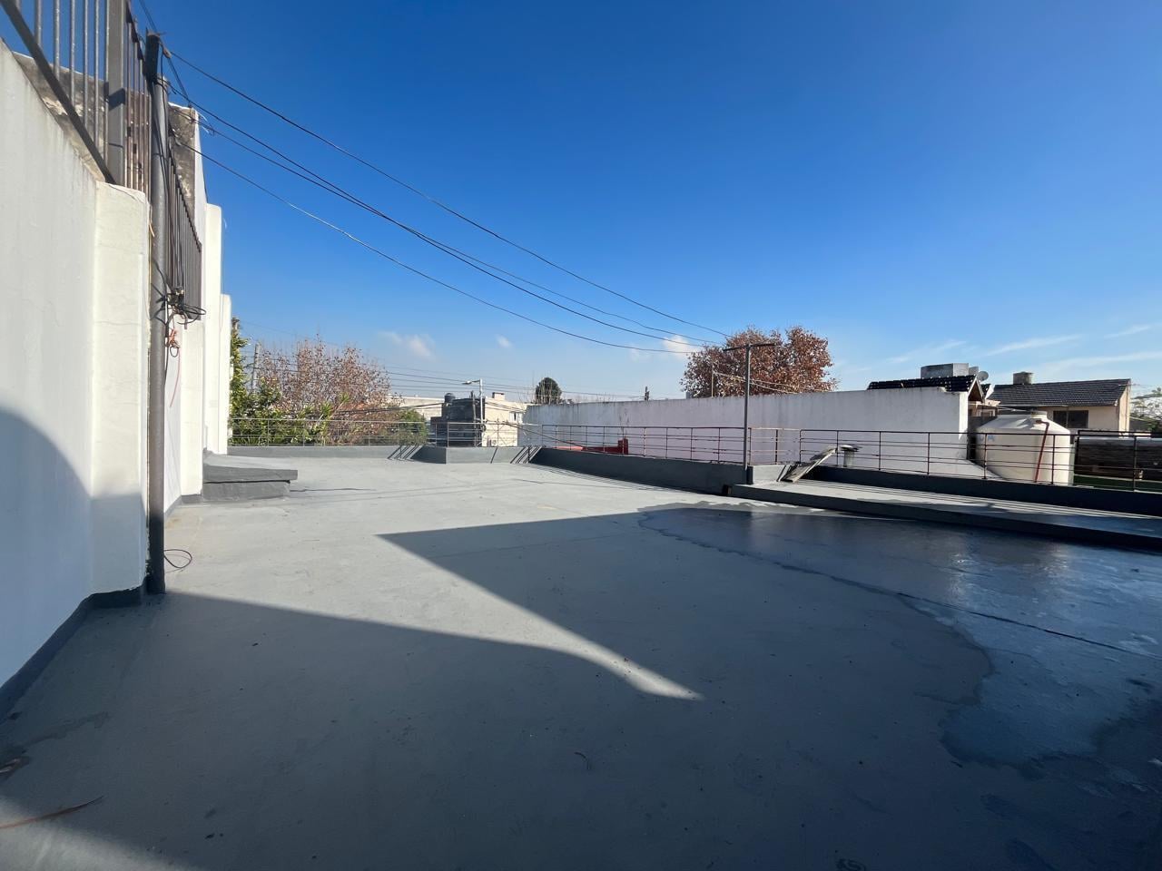 Casa 3 ambientes en venta| COCHERA CUBIERTA| PATIO Y TERRAZA| Villa Domínico