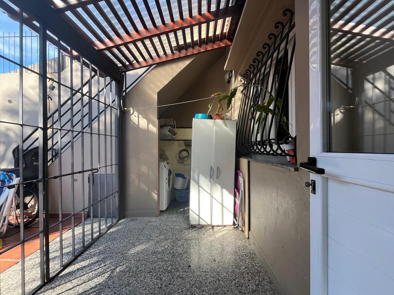 Casa 3 ambientes en venta| COCHERA CUBIERTA| PATIO Y TERRAZA| Villa Domínico