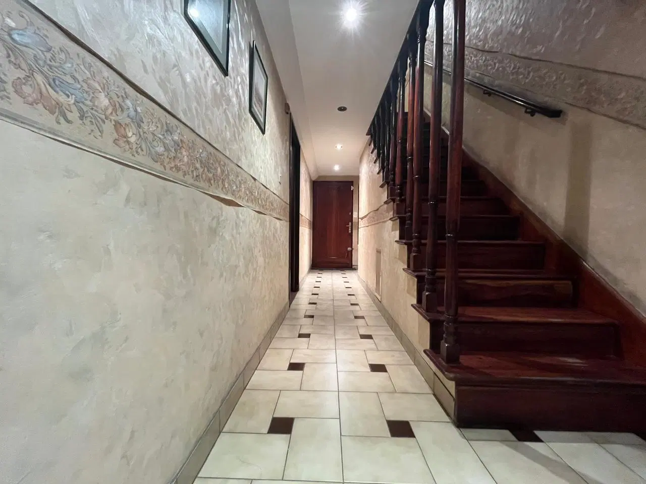 Casa 5 ambiente en venta con fondo, piscina, quincho c/ parrilla  y COCHERA en Lanús oeste 4