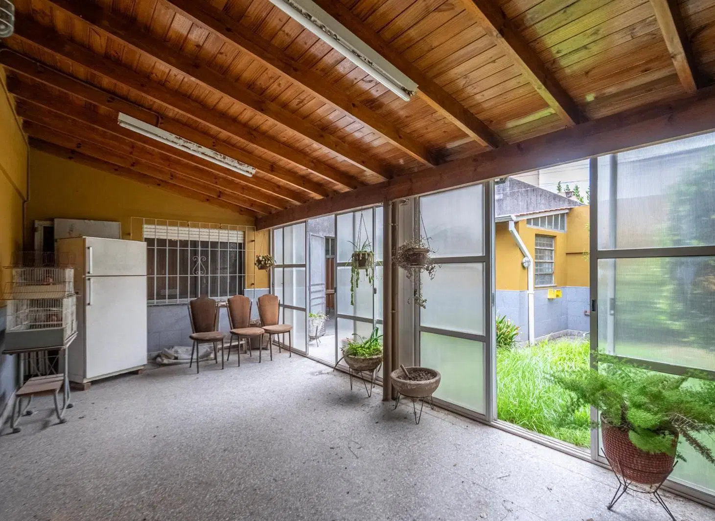 Casa en venta 3 Ambientes | Quincho, Fondo Libre, Terraza y Cochera | APTA CRÉDITO 3