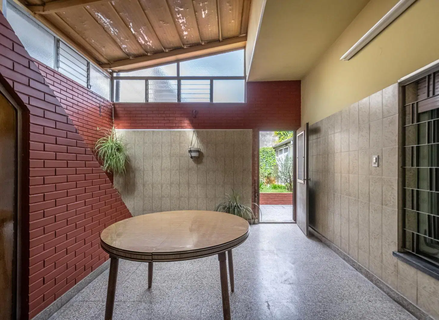 Casa en venta 3 Ambientes | Quincho, Fondo Libre, Terraza y Cochera | APTA CRÉDITO 5