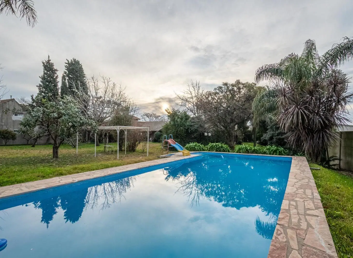 Chalet 5 ambientes en venta | LOTE 1982 MTS Y PISCINA – APTO CRÉDITO 4