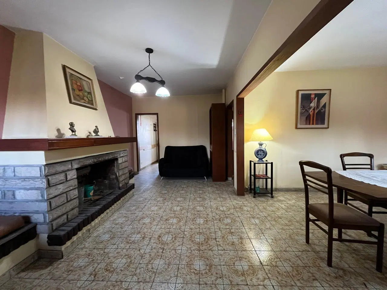 Casa en venta 4 ambientes con jardín al frente, cochera y fondo en Quilmes Oeste 2