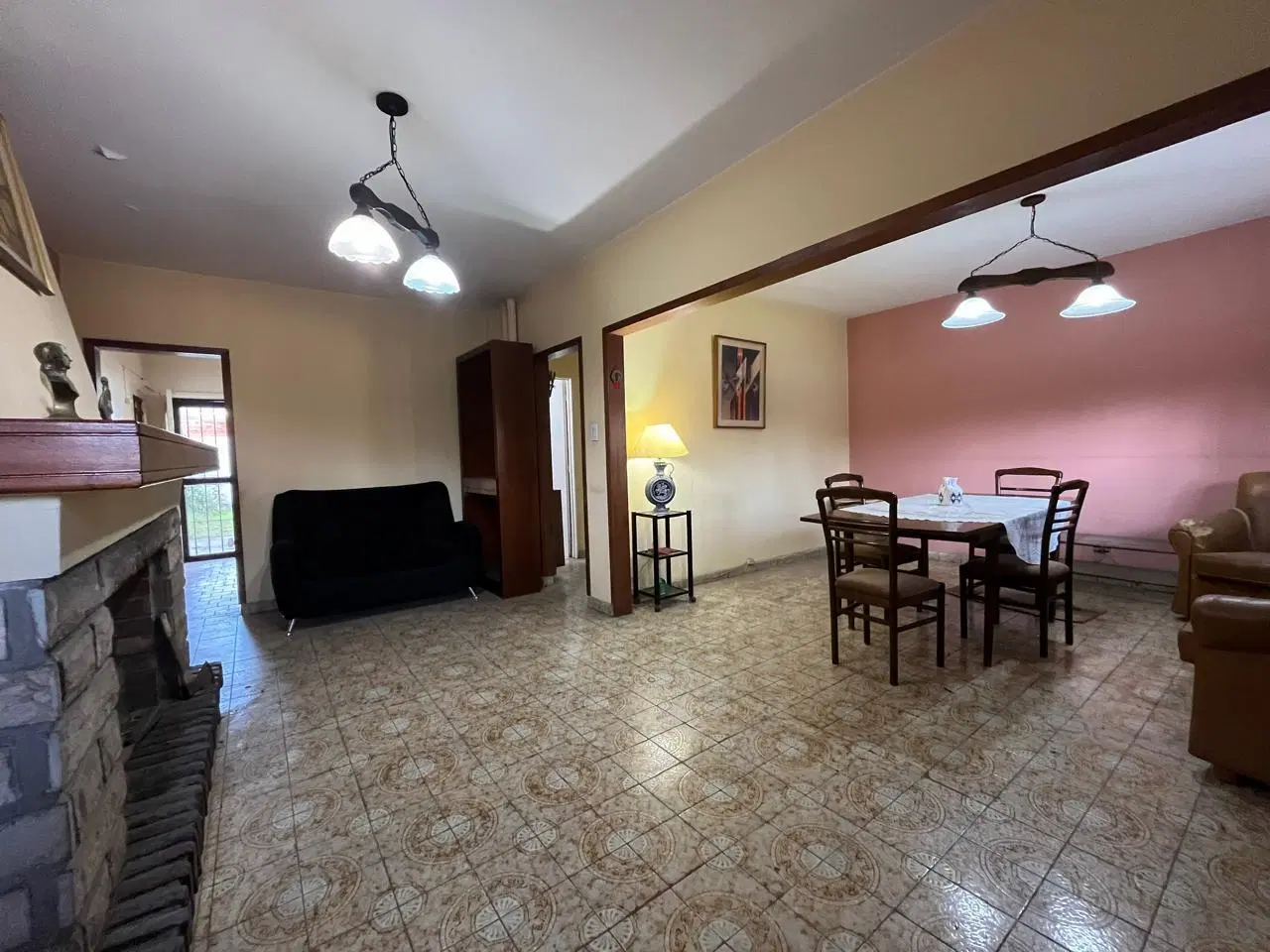Casa en venta 4 ambientes con jardín al frente, cochera y fondo en Quilmes Oeste 4
