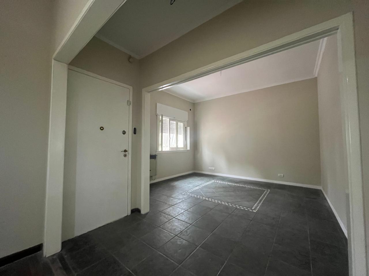 Foto de Casa en venta 3 ambientes, amplio patio con parrilla y terraza en Villa, imagen 3