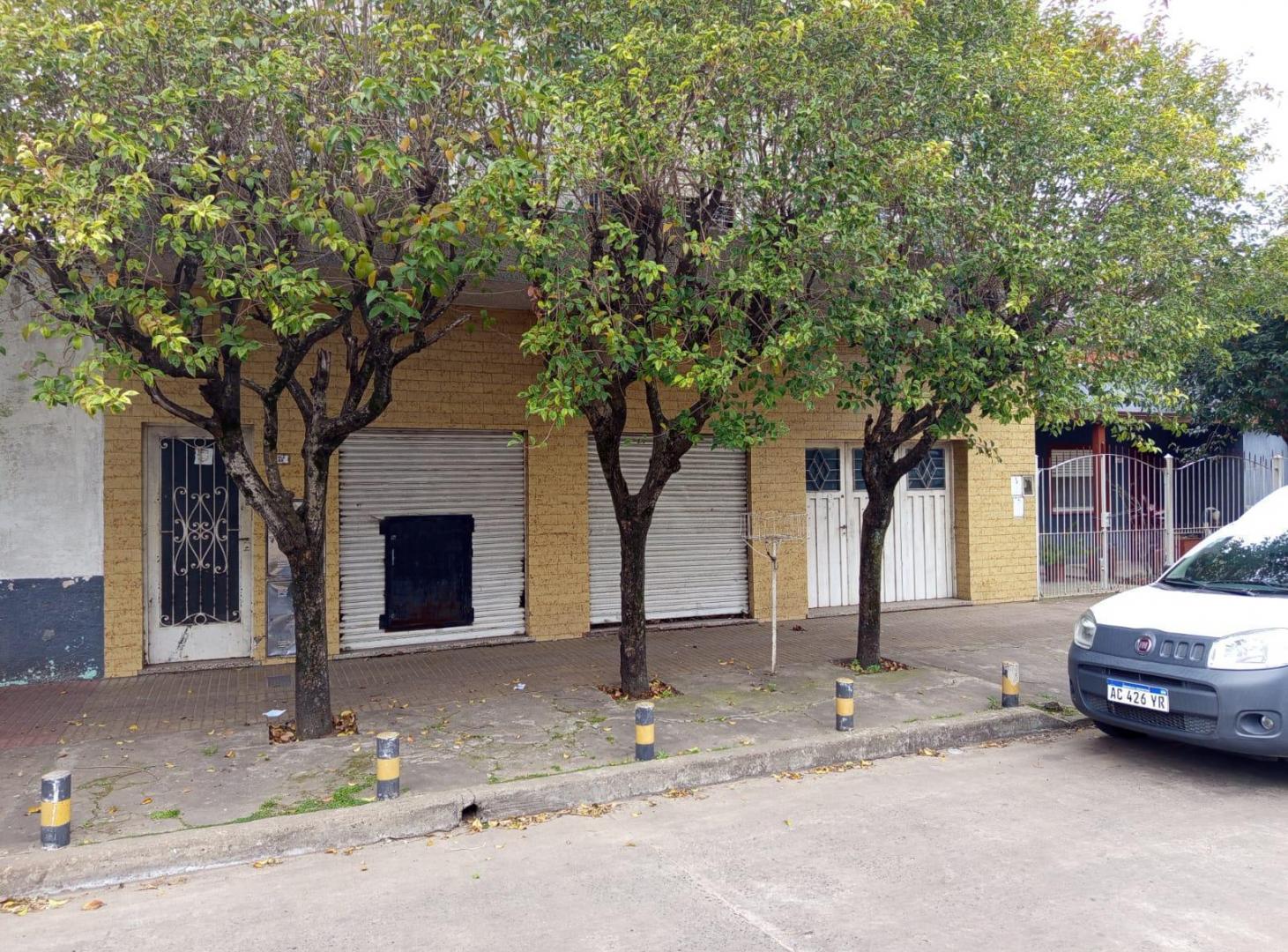 Foto de Casa de 3 ambientes con local, cochera y amplio fondo, imagen 5