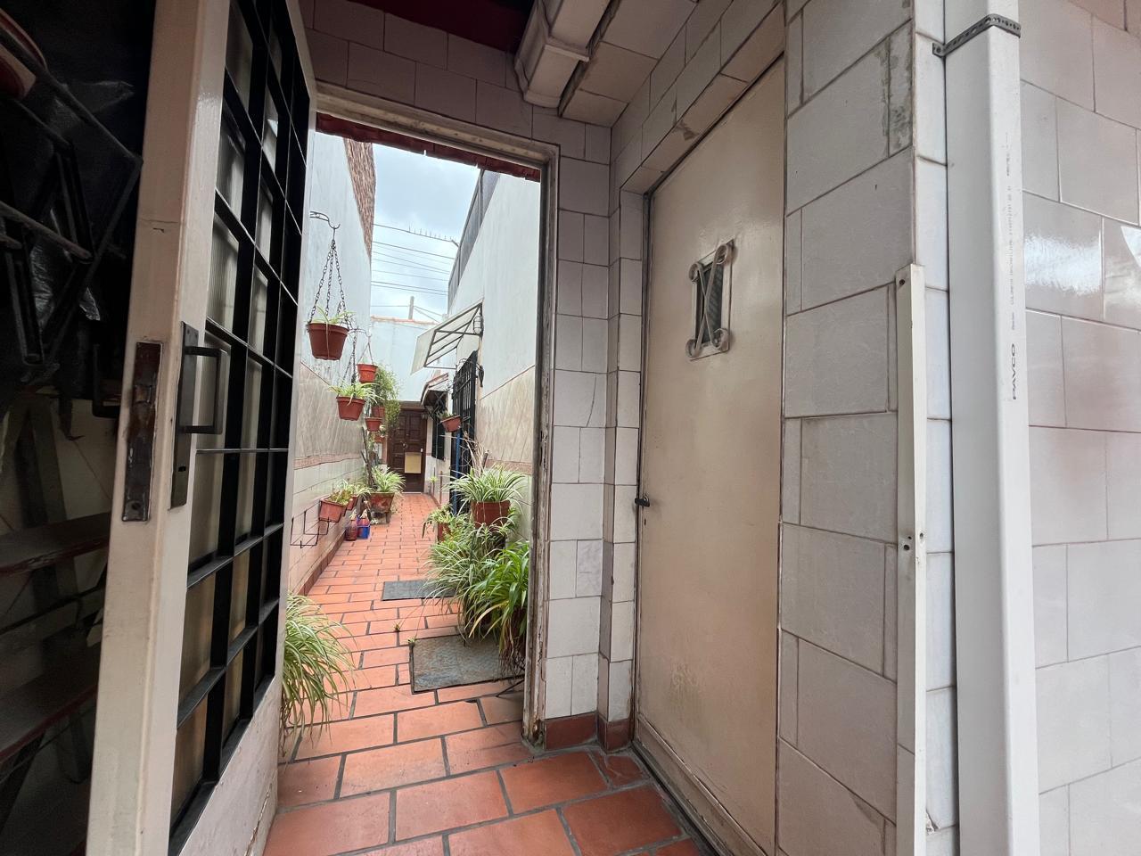 Foto de Casa tres ambientes en venta con doble entrada, garaje, patio con, imagen 4