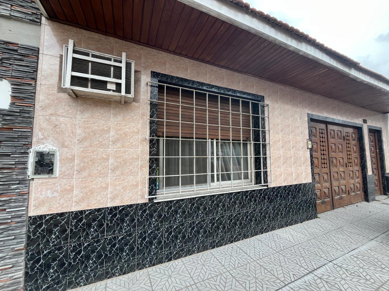 Foto de Casa tres ambientes en venta con doble entrada, garaje, patio con, imagen 2