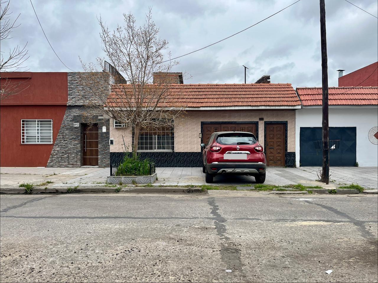 Foto de Casa tres ambientes en venta con doble entrada, garaje, patio con, imagen 3