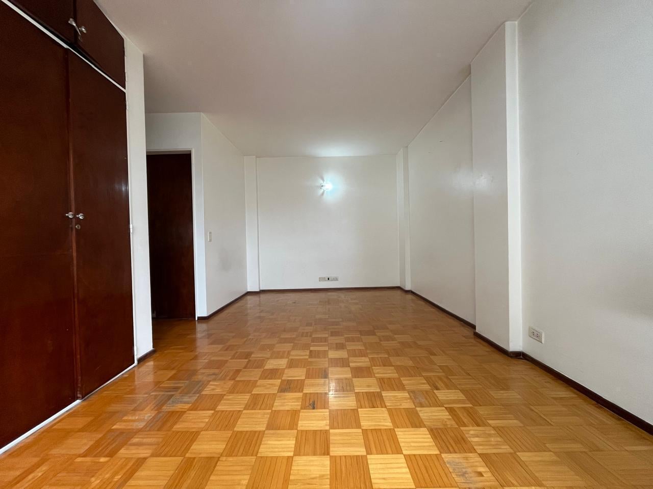 Foto de Monoambiente en venta al contrafrente, APTO CRÉDITO, sobre paseo Las, imagen 2