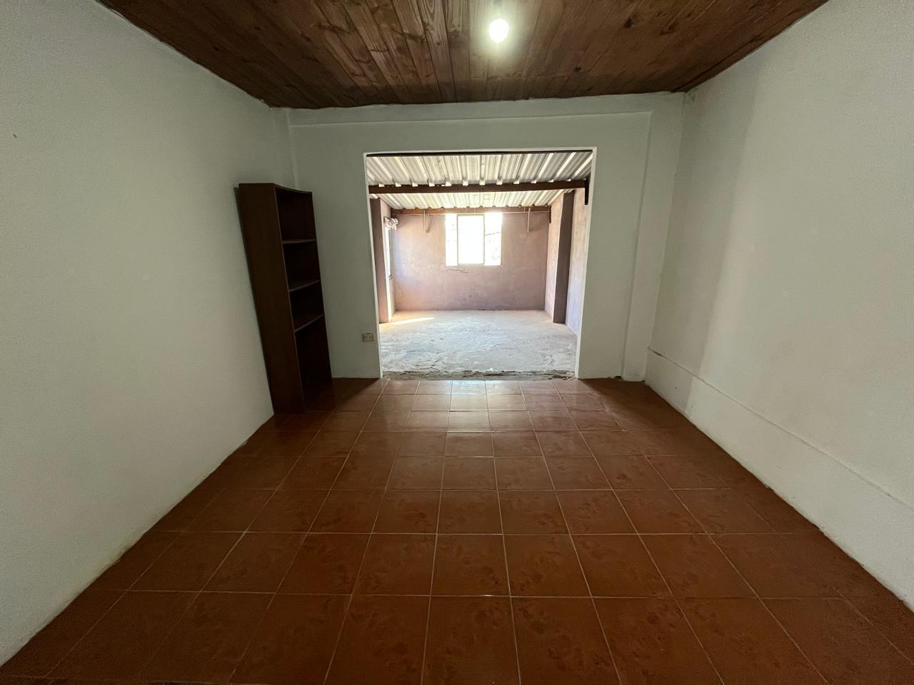 Foto de Casa en venta 4 ambientes en dos plantas con cochera, Villa Domínico, imagen 3