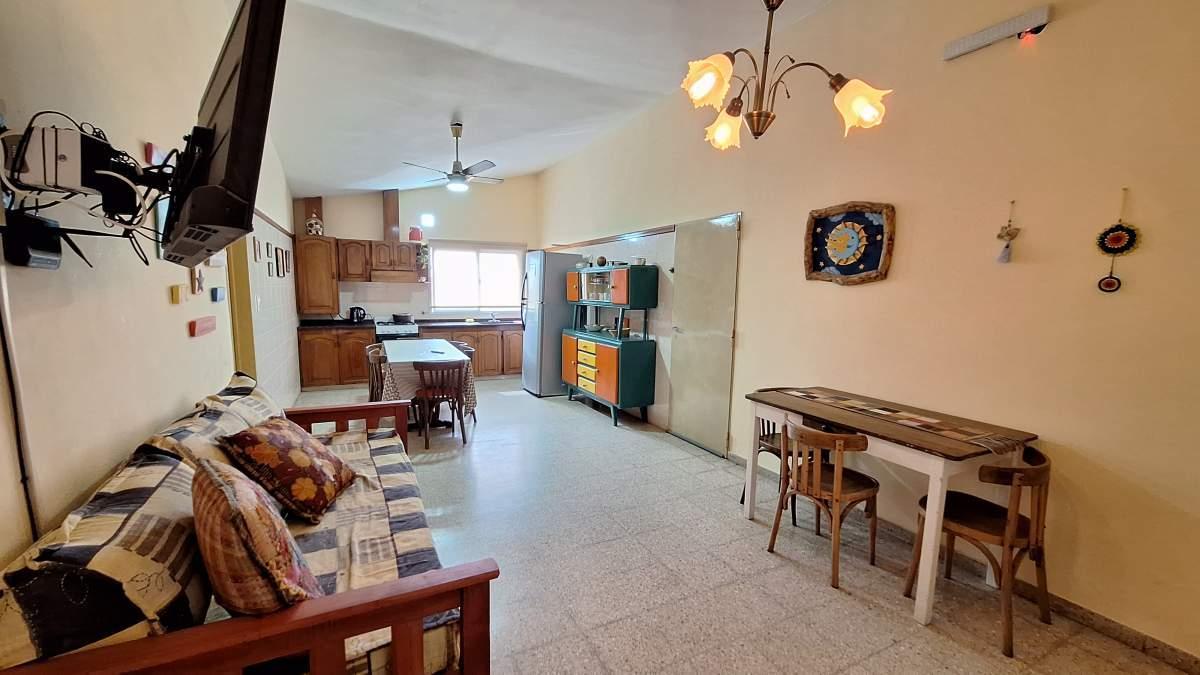 Se Vende Casa Mas Departamento en Tanti 3