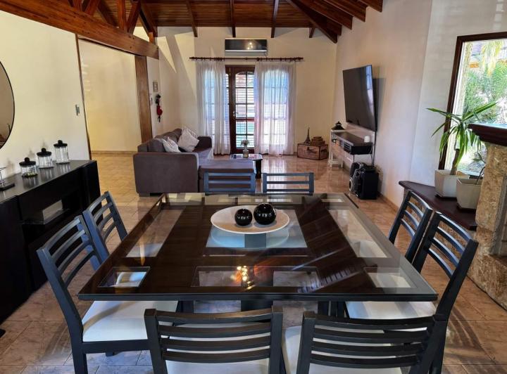 SE VENDE CASA DE CATEGORIA EN VILLA CARLOS PAZ 4