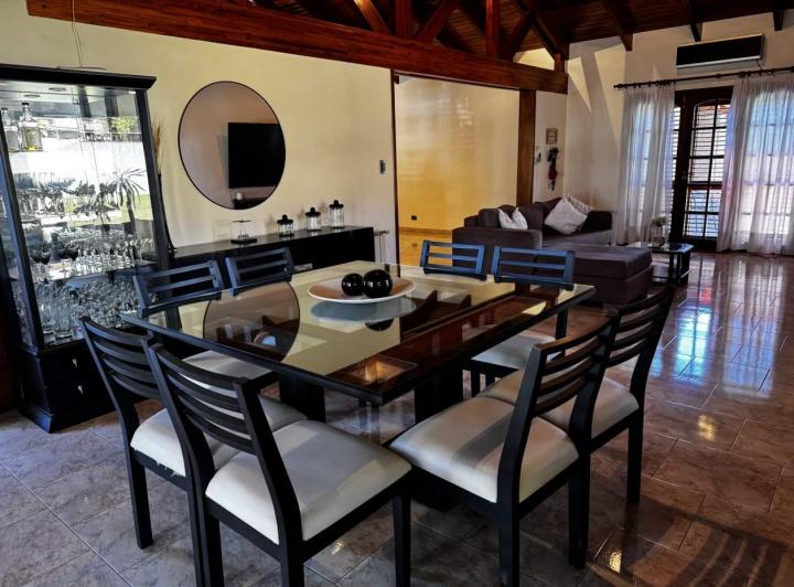 SE VENDE CASA DE CATEGORIA EN VILLA CARLOS PAZ 3