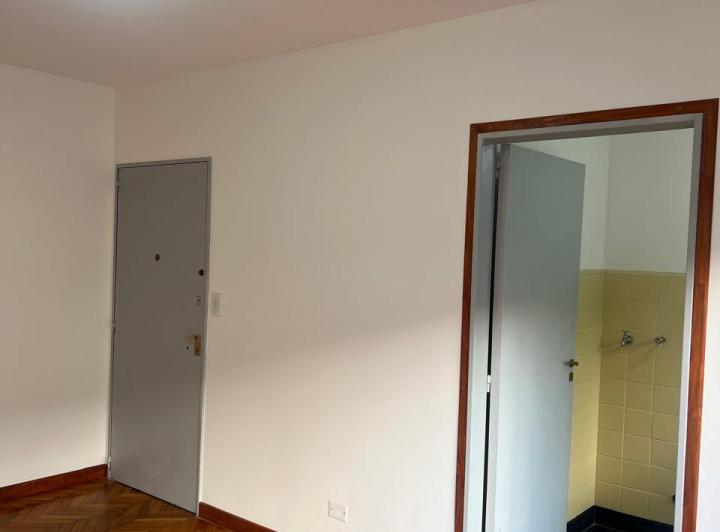 Departamento de 2 amb ( Paraguay 3870 casi esq. Medrano) 5