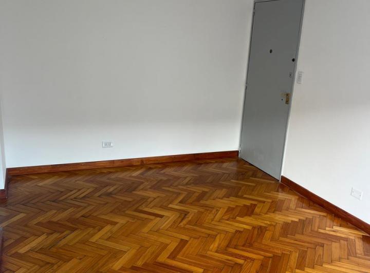 Departamento de 2 amb ( Paraguay 3870 casi esq. Medrano) 4