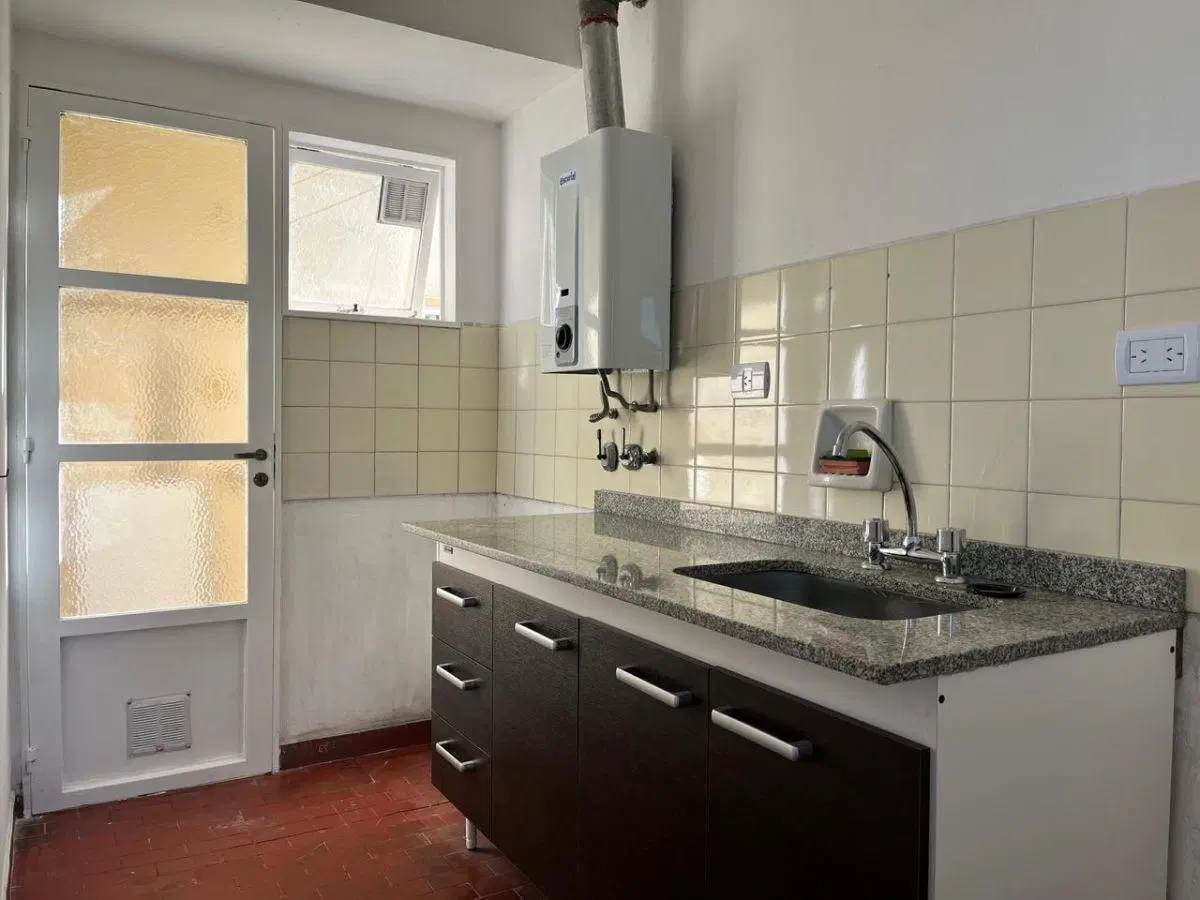 Departamento de 55 m2 con 2 dormitorios en alquiler en Quilmes 2