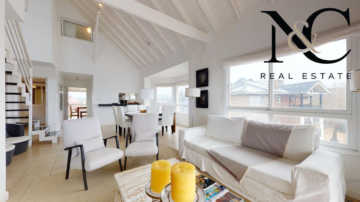 Departamento en Venta en Cariló a m de La Playa con Vista Plena Al Mar 1